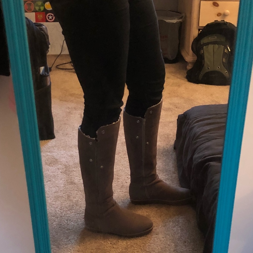Boots - Picture 2 of 8
